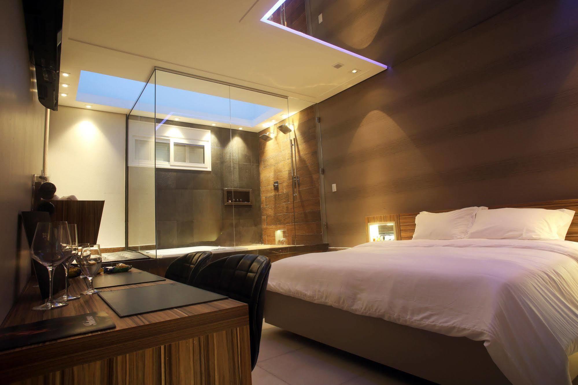 Zaya Motel Premium (Adults Only) ฟลอเรียนอโปลิส ภายนอก รูปภาพ