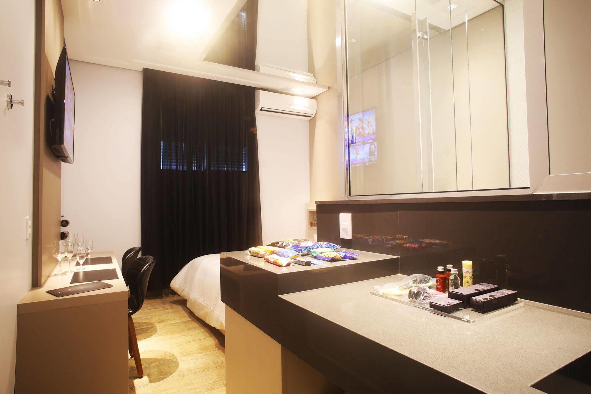 Zaya Motel Premium (Adults Only) ฟลอเรียนอโปลิส ภายนอก รูปภาพ
